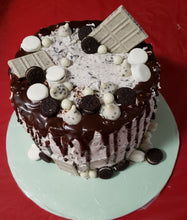 Load image into Gallery viewer, Easy to Order Cake - Oreo Spill Cake