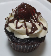 Load image into Gallery viewer, Cupcakes - Black Forrest
