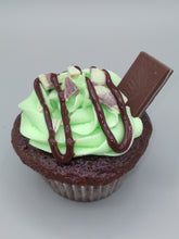 Load image into Gallery viewer, Cupcakes - Andes Mint
